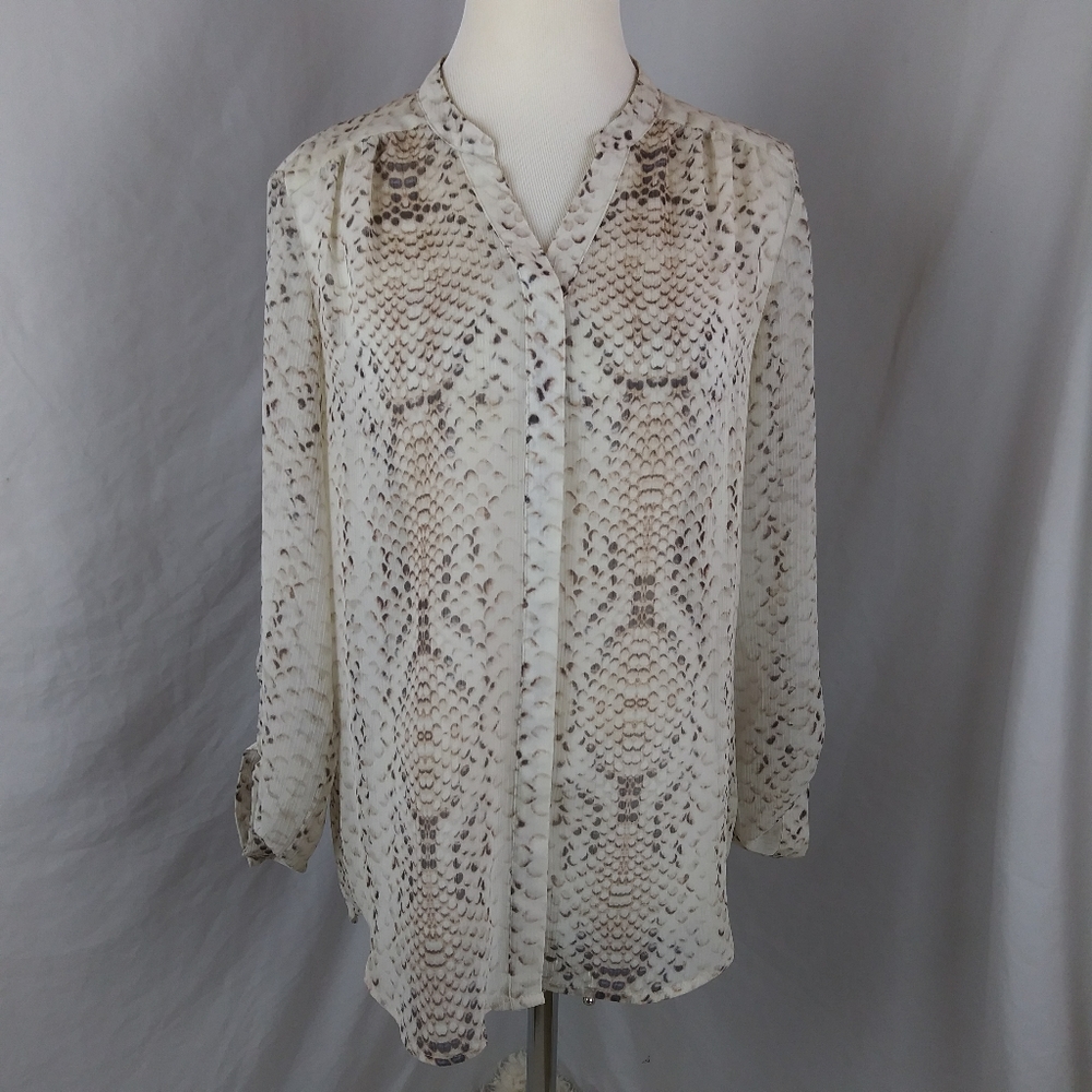 3/25$ Violet + Claire Snake‎ skin button blouse top